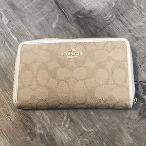 Coach wallet broken pull tab